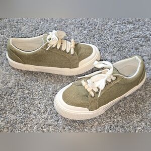 Crazy Horse Liz Claiborne Canvas Sneakers Womens  6.5 Olive Low Lace Up Casual